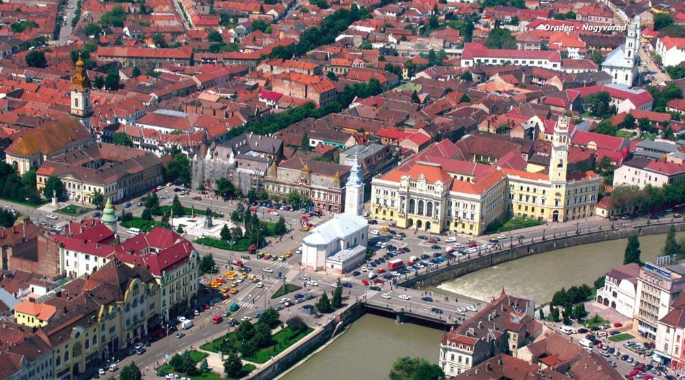 The Best Central View Apartment Oradea Extérieur photo