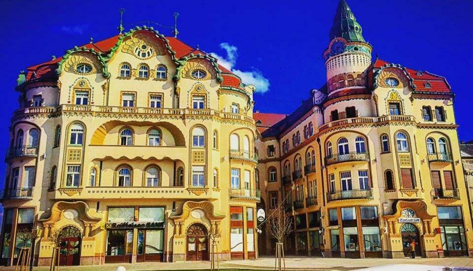 The Best Central View Apartment Oradea Extérieur photo